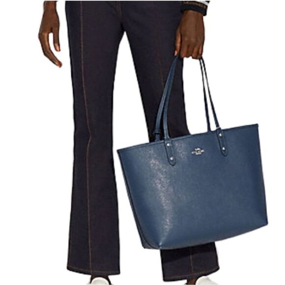 🔥🎁NWT! Coach Rainbow Sig Reversible Tote Handbag F76632 Msrp:$350.00 - Picture 3 of 11